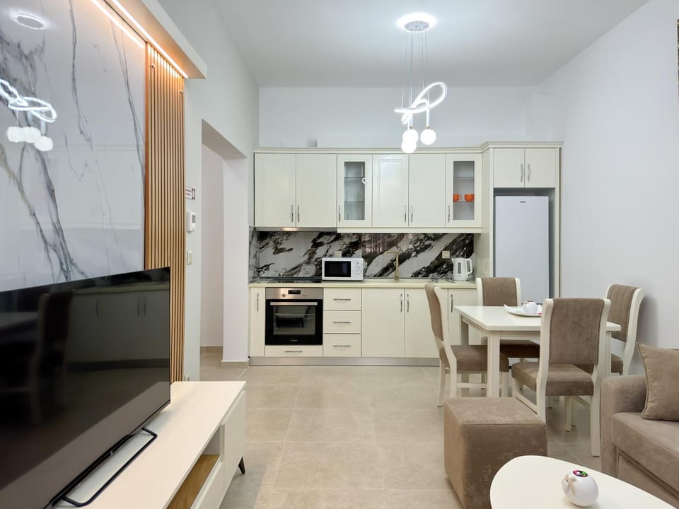TV and multimedia, Kitchen or kitchenette, Living room, Seating area, Dining area, minibar, oven, stove