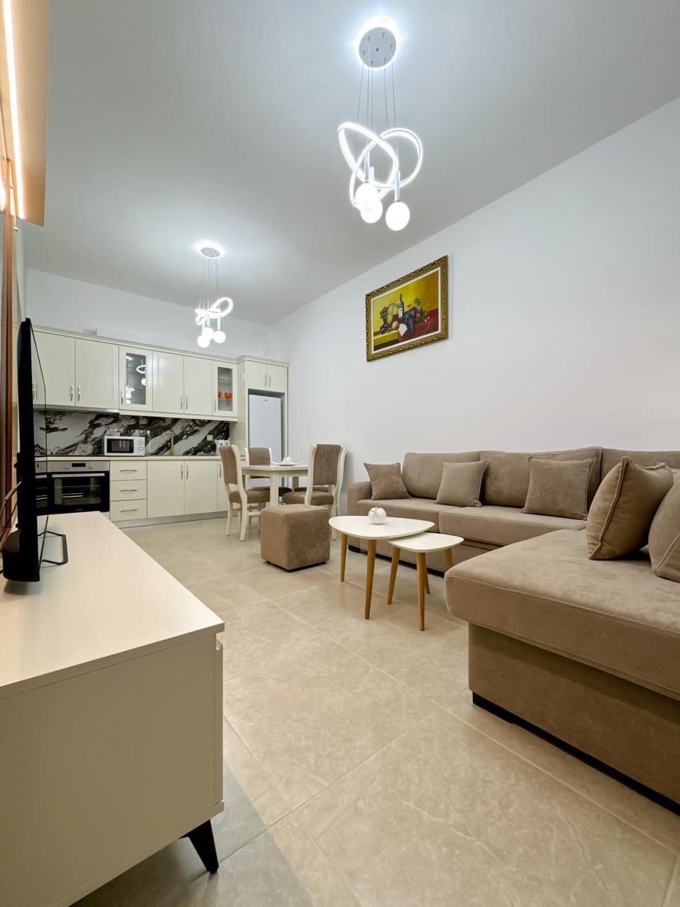 TV and multimedia, Kitchen or kitchenette, Living room, Seating area