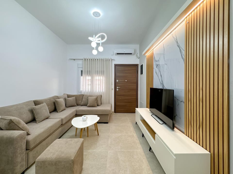 Communal lounge/ TV room, TV and multimedia, Living room, Seating area, Evening entertainment