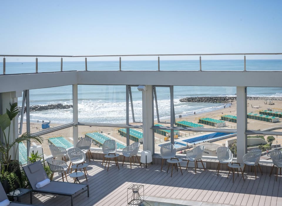 Natural landscape, View (from property/room), Balcony/Terrace, Pool view, Swimming pool, sunbed