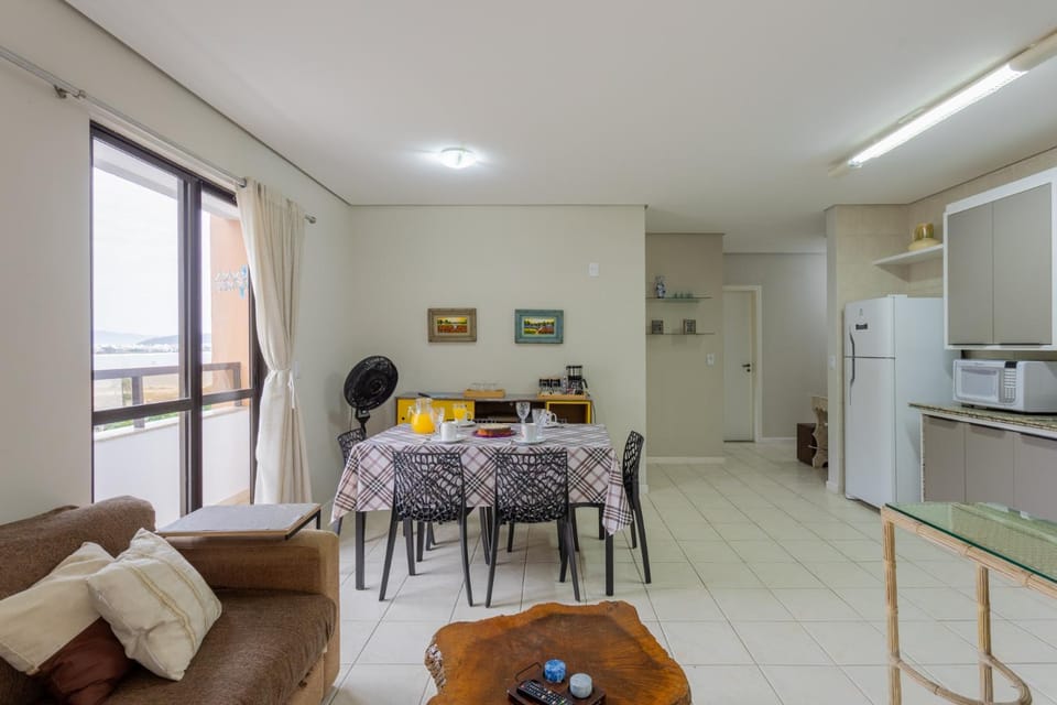 Apt de dois quartos a 50 metros da linda praia Canajure Apartment in Florianopolis