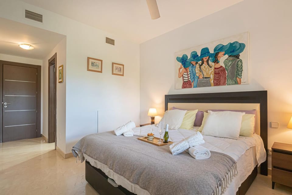 Bed, Photo of the whole room, Bedroom, towels, wardrobe, air conditioner