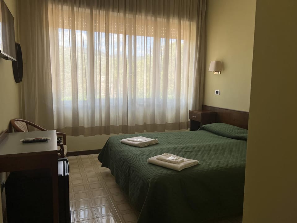 TV and multimedia, Bedroom, pet friendly, towels, wardrobe