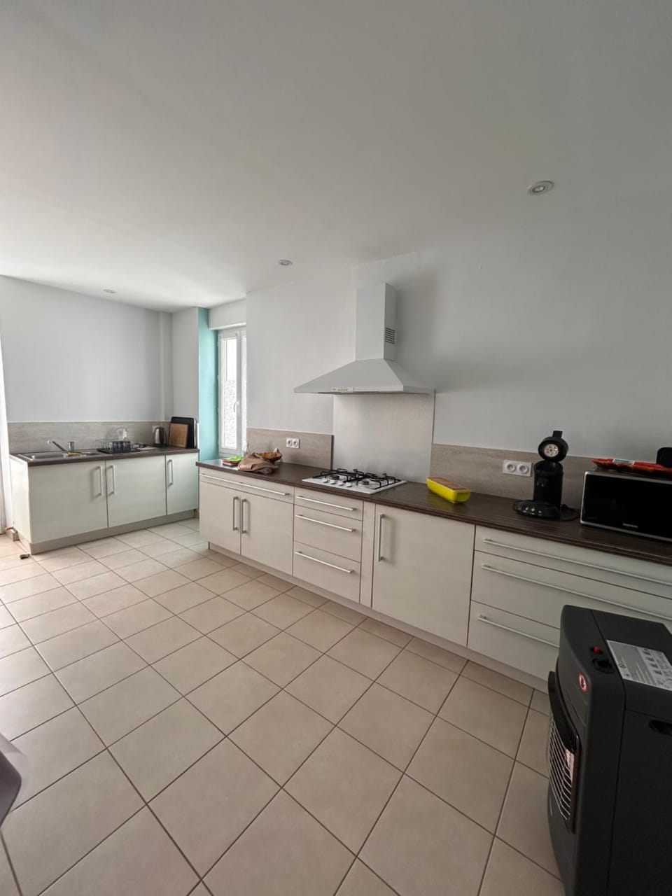 Coffee/tea facilities, Kitchen or kitchenette, microwave, stove