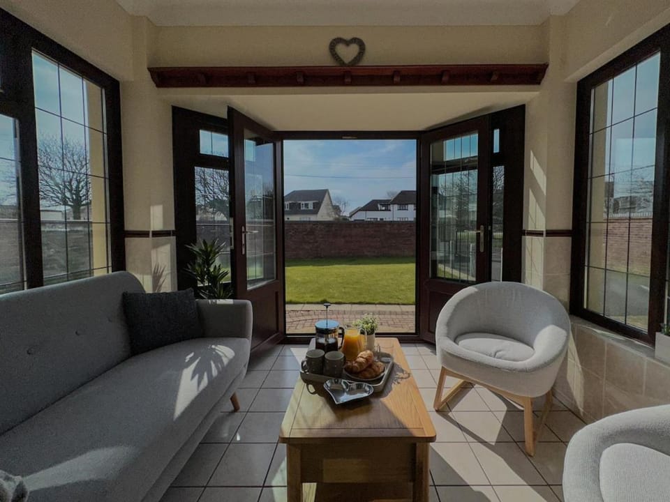 Patio, Day, View (from property/room), Balcony/Terrace, Living room, Seating area, Garden view