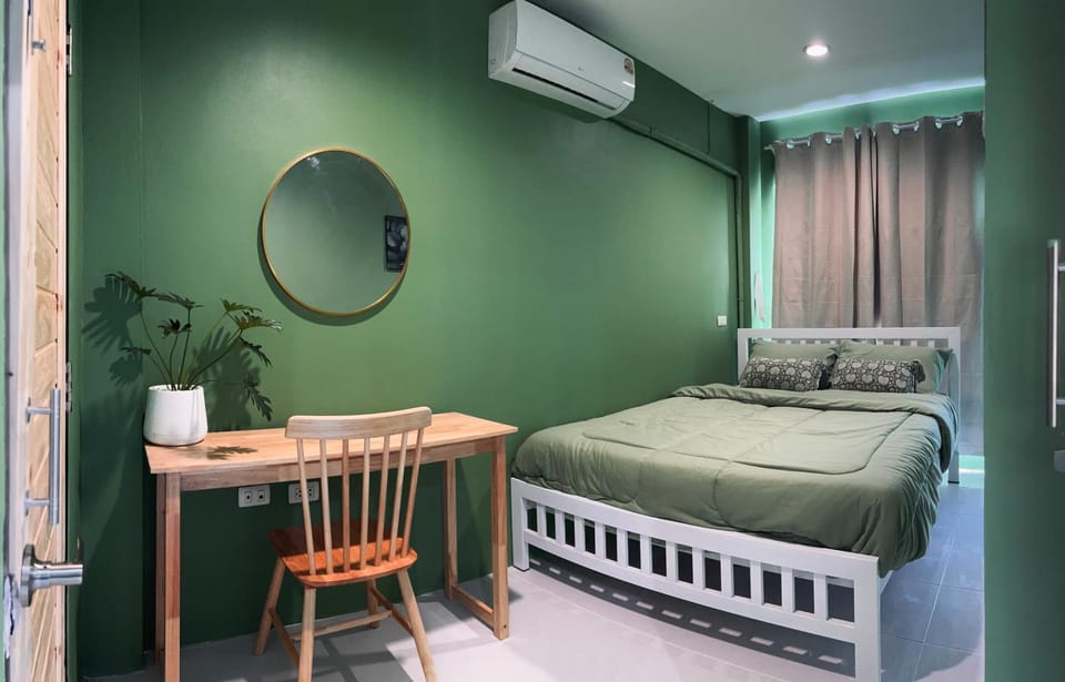 Photo of the whole room, air conditioner