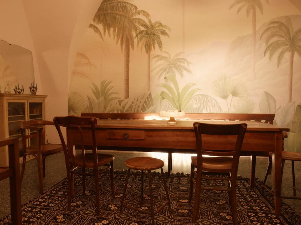 Seating area, Dining area