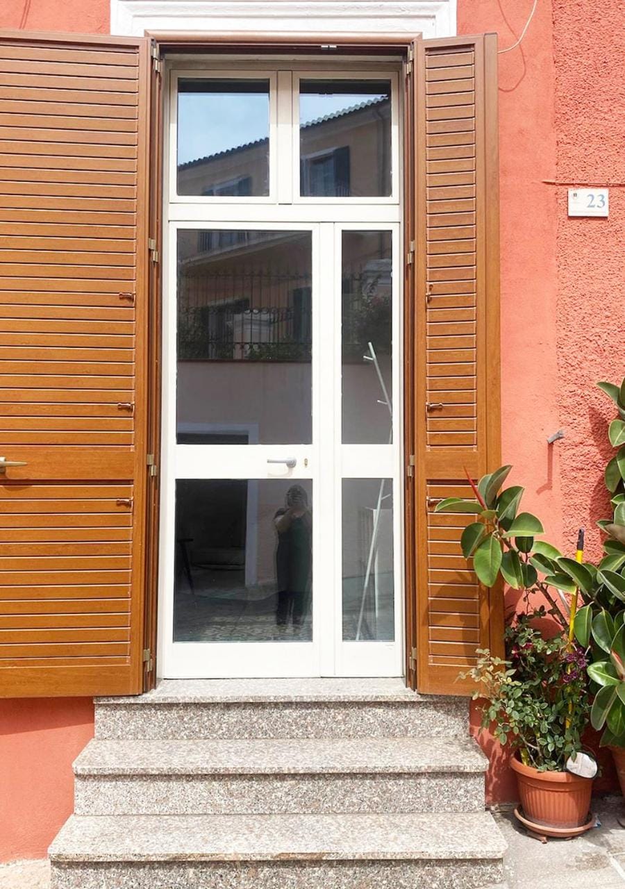 Property building, Facade/entrance, Day