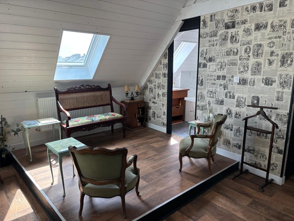 Living room, Seating area