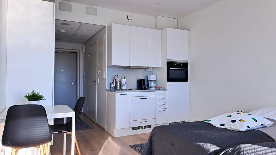 Kitchen or kitchenette, Dining area, stove