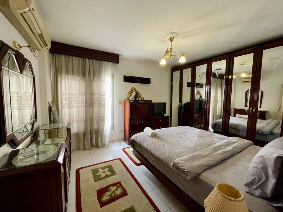 Bed, Photo of the whole room, Bedroom, internet, towels, air conditioner