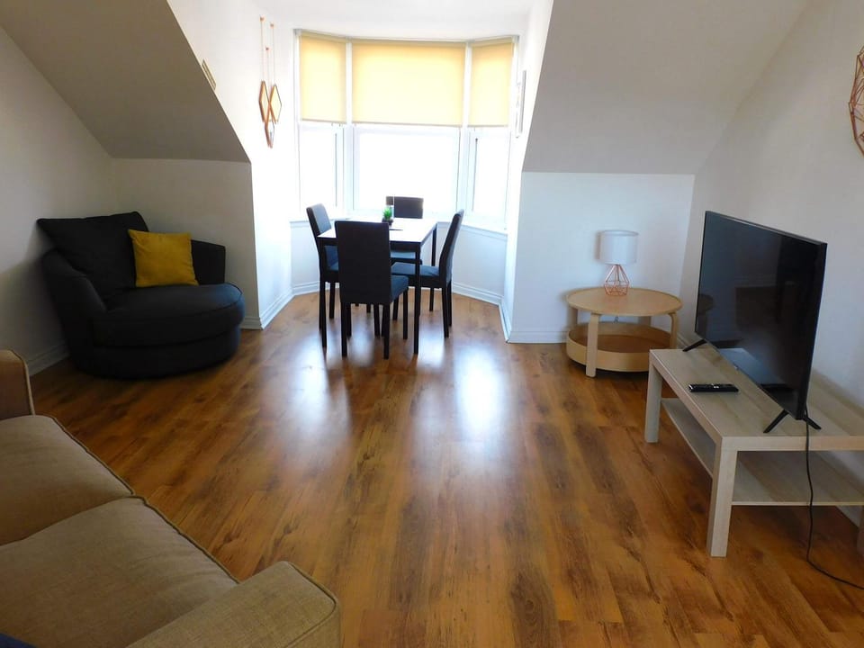 No 11 - Contemporary 2 Bedroom Apartment in Lanark Town Centre Apartment in Lanark