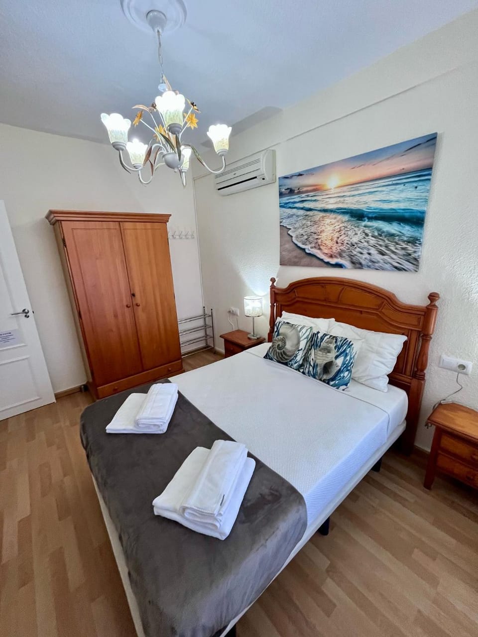 Bed, Photo of the whole room, Bedroom, wardrobe