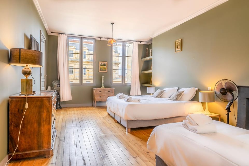 Magnifique Appartement en Hypercentre avec Parking Apartment in Bordeaux