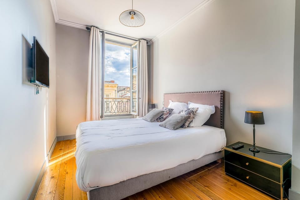 Magnifique Appartement en Hypercentre avec Parking Apartment in Bordeaux