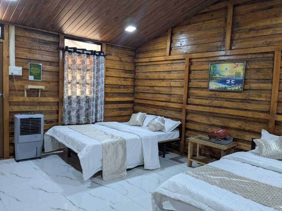 Bed, TV and multimedia, Photo of the whole room, Bedroom, towels