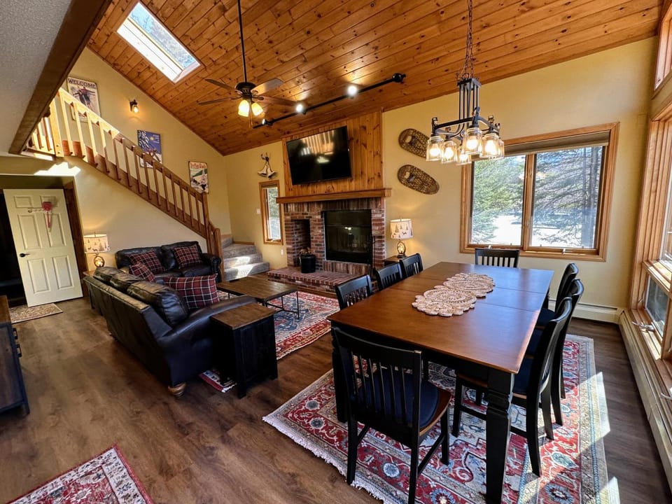 MWP25 Updated 3 bed 3 bath condo with mountain ski slope views in Bretton Woods House in Carroll