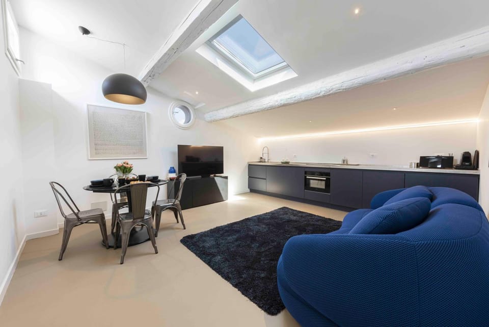 TV and multimedia, Seating area