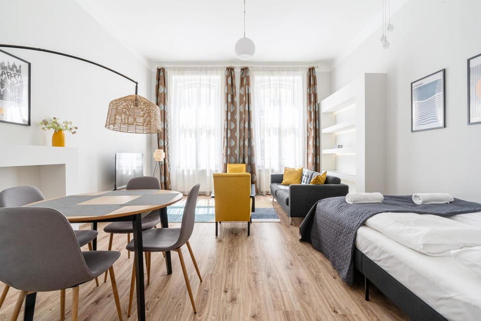 Photo of the whole room, Bedroom