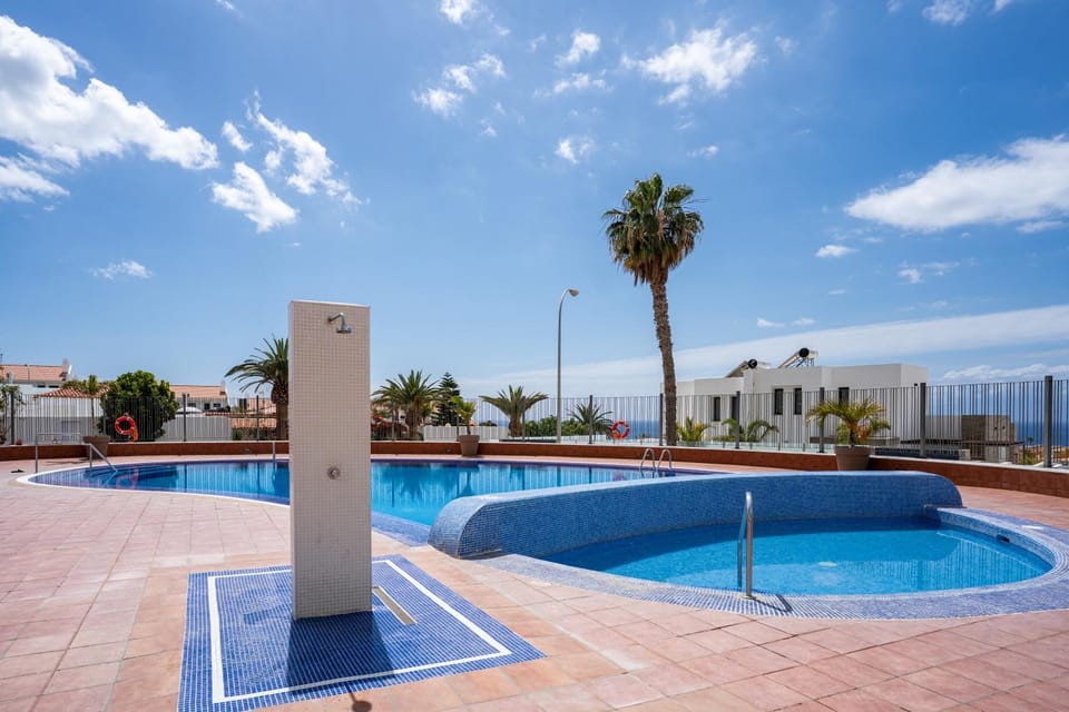 Day, Pool view, Swimming pool, sunbed