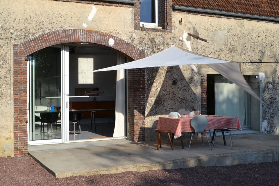 Patio, Day, BBQ facilities, Dining area