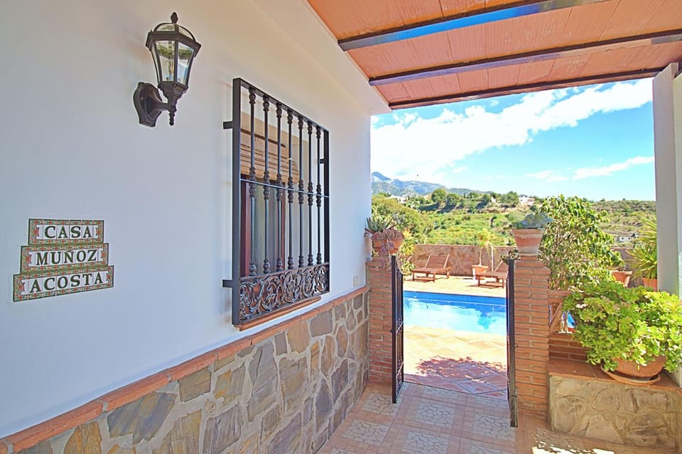 Day, Pool view