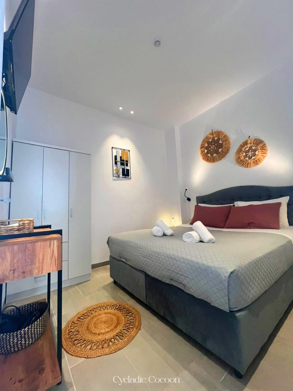 Communal lounge/ TV room, Bed, TV and multimedia, Photo of the whole room, Evening entertainment, Bedroom, hair dresser