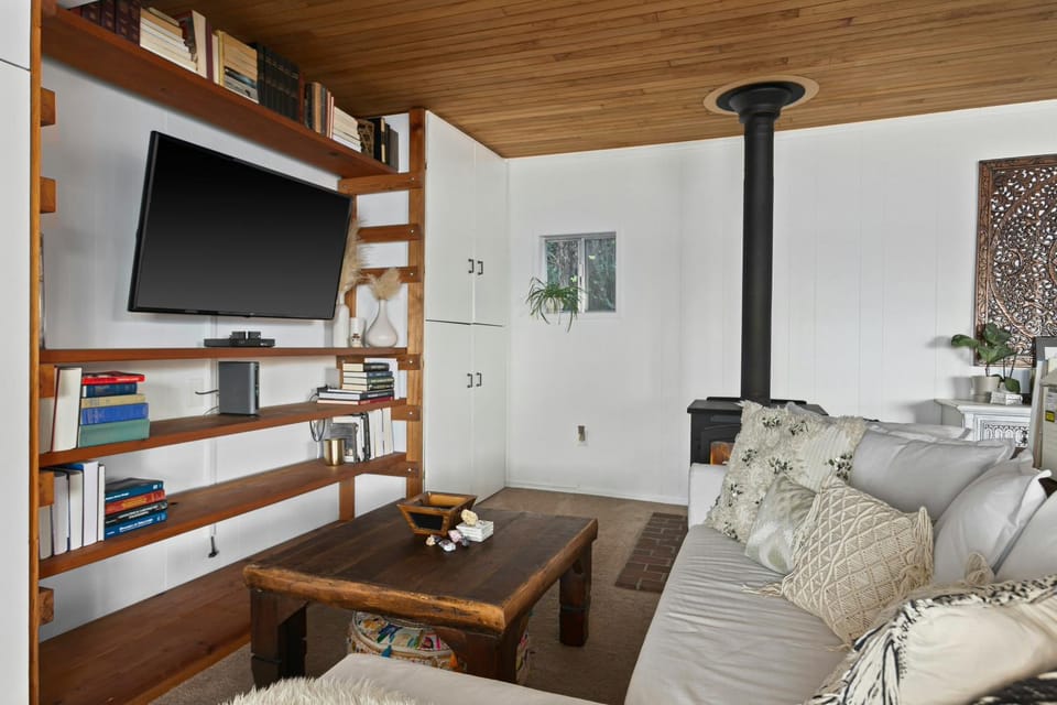 'Cedar & Sage' Waterfront Cottage on Puget Sound House in Tacoma