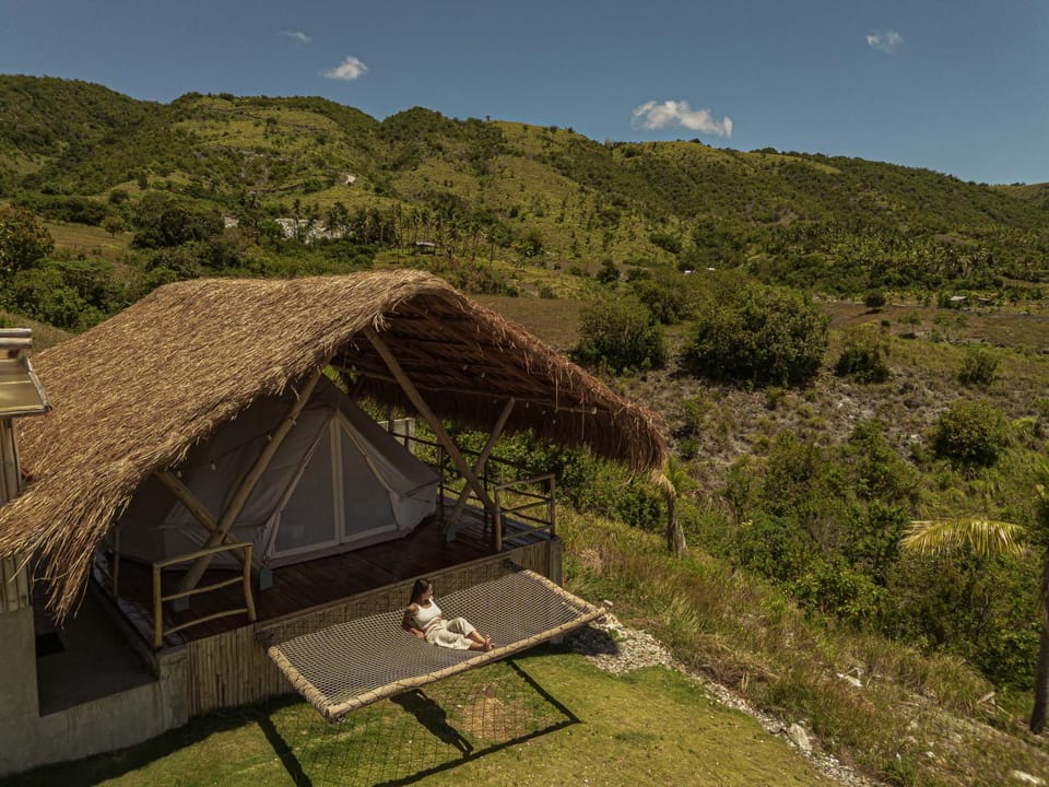 Glamping at Kalumo Lodge - Tent 1 Luxury tent in Oslob