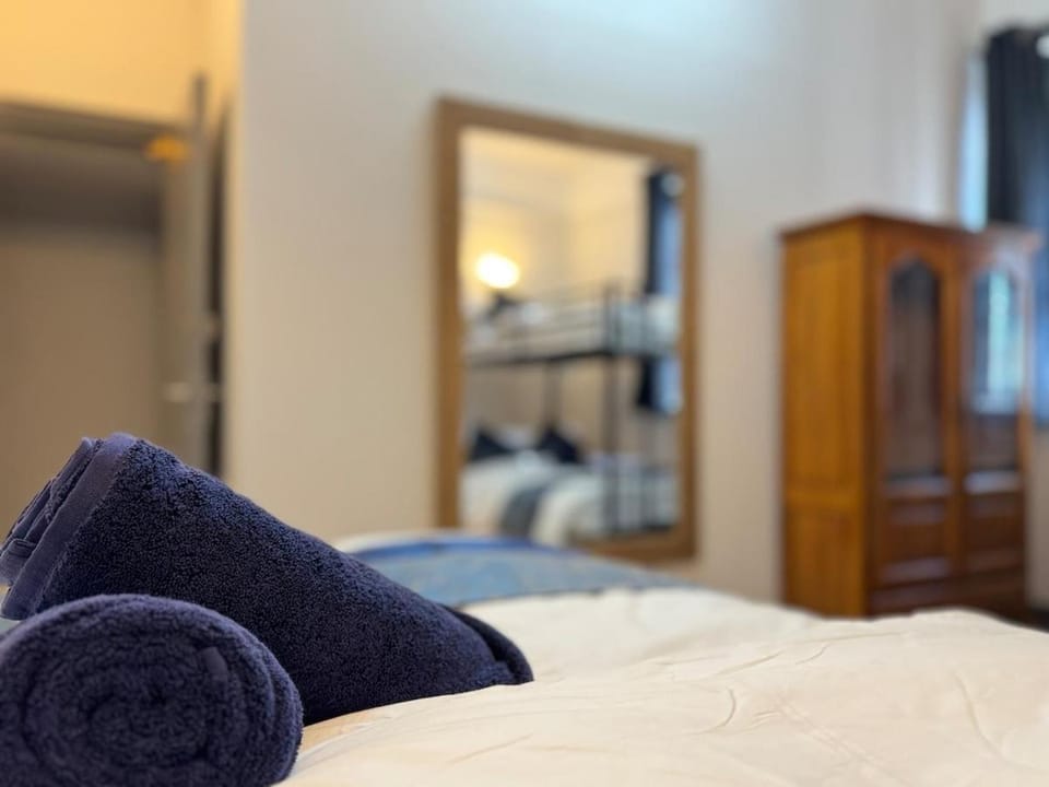 The Pub House Inn - Timeless Charm Apartment in Leicester