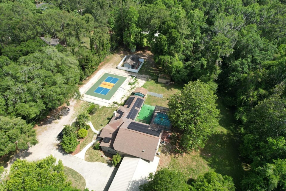 Property building, Tennis court