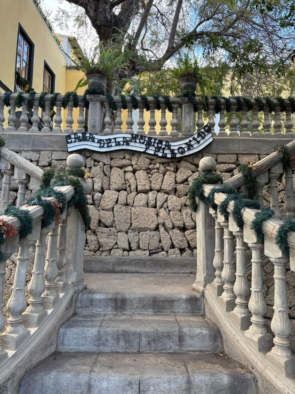 Facade/entrance, Balcony/Terrace