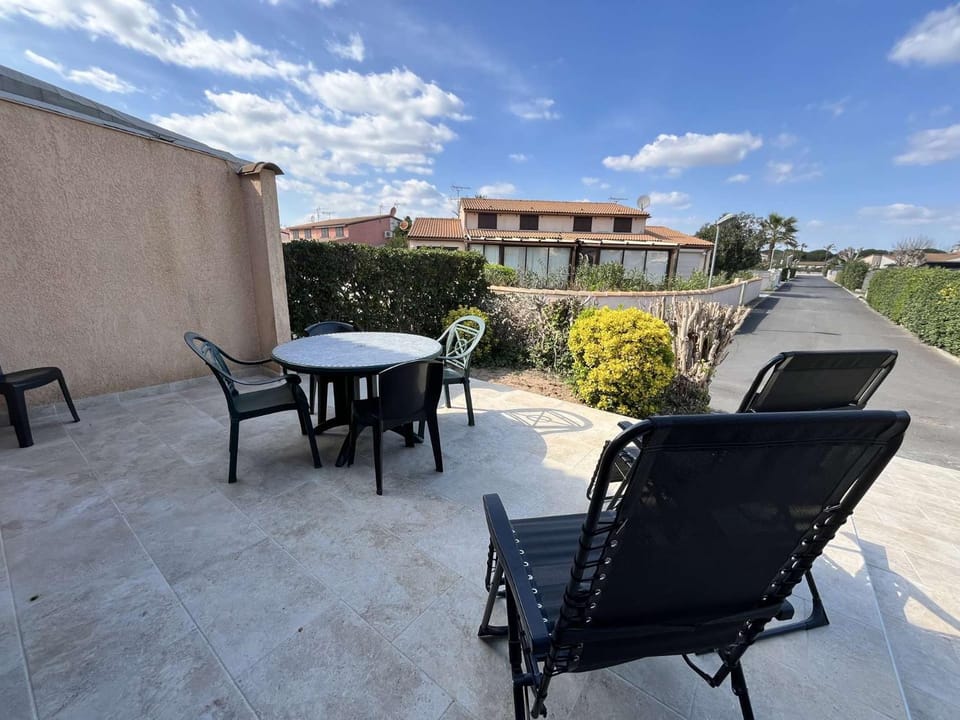 Patio, sunbed