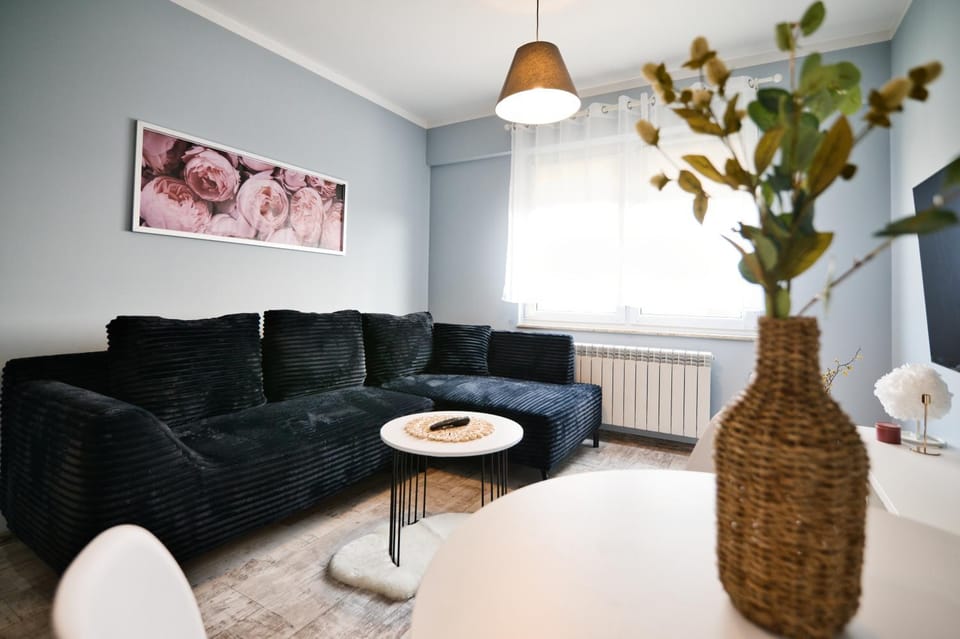 Living room, Seating area, internet