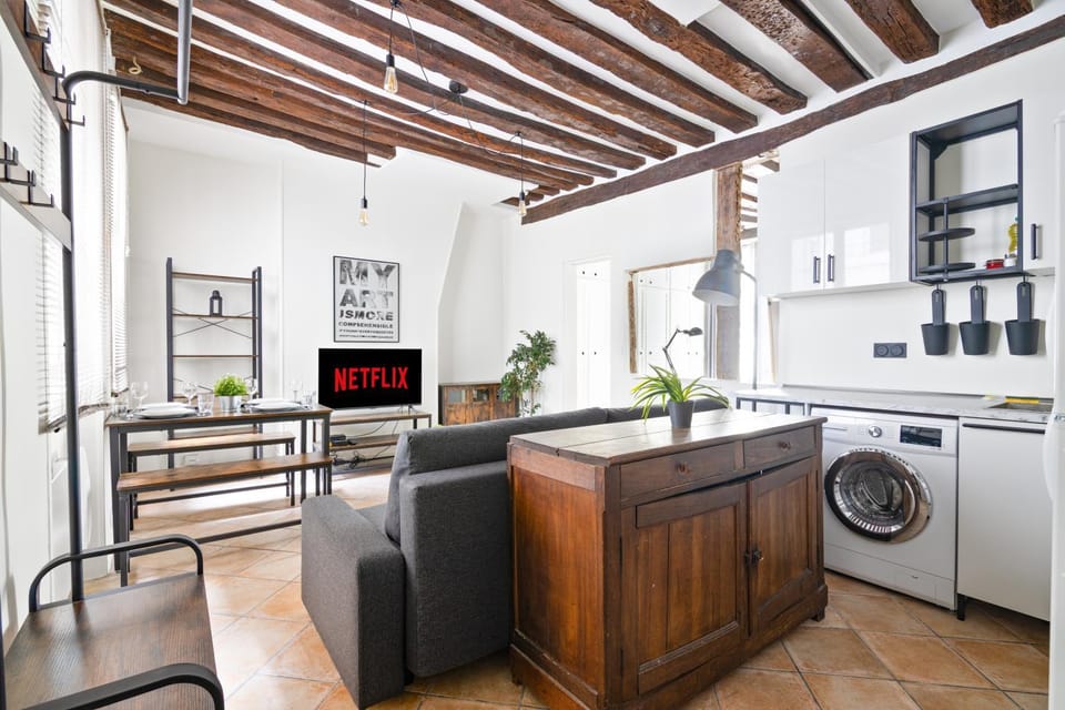 Heart of Paris 1BR-4P Le Marais 7 Free Netflix Apartment in Paris