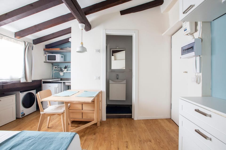 Bathroom, Dining area
