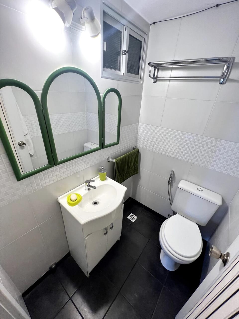 Toilet, Bathroom, towels