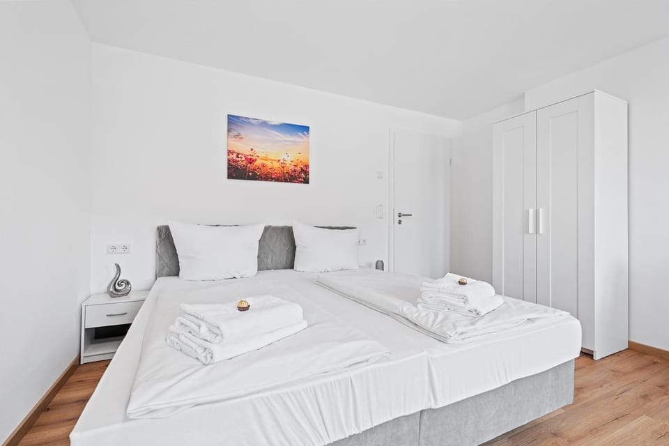 Bed, Photo of the whole room, Bedroom, wardrobe