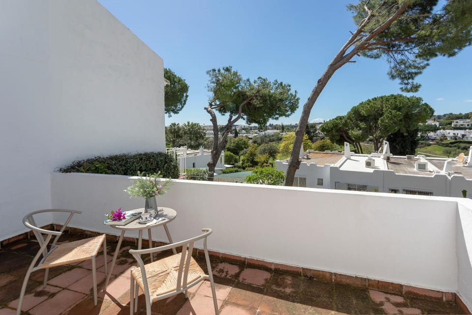 Day, View (from property/room), Balcony/Terrace, Dining area, Bedroom