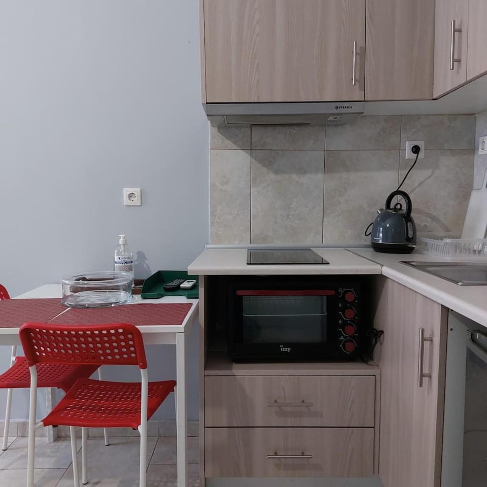 Sunny apartment in the heart of Pireaus Apartment in Pireas