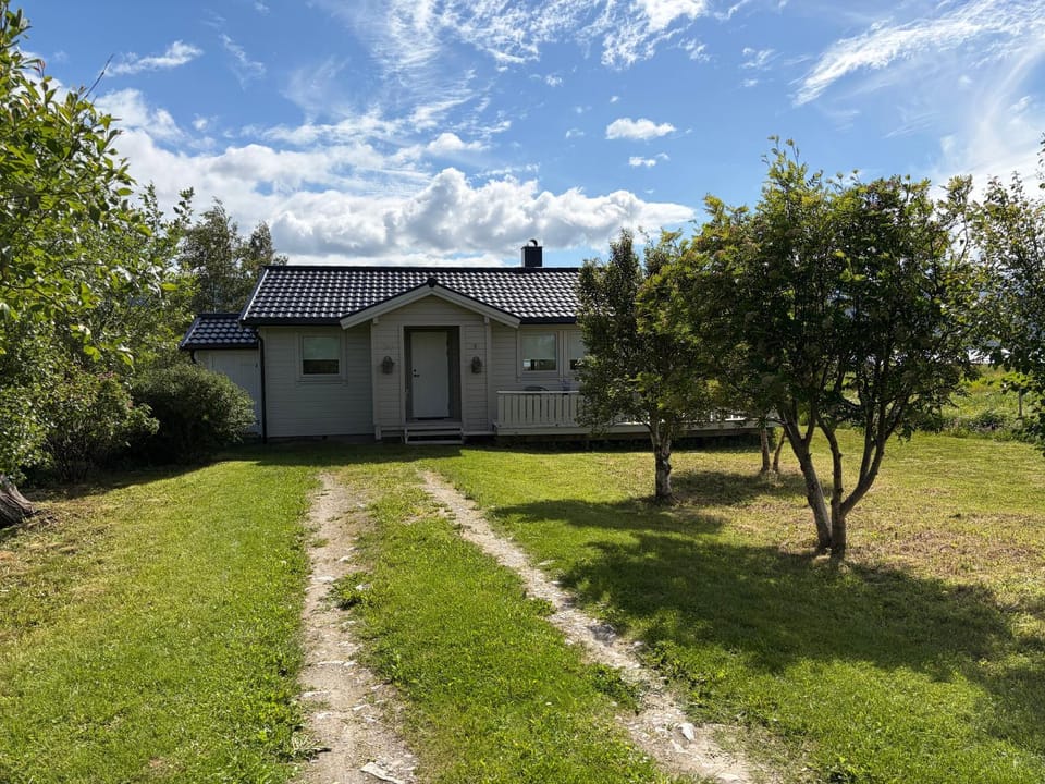 Røssøyhytta House in Lofoten