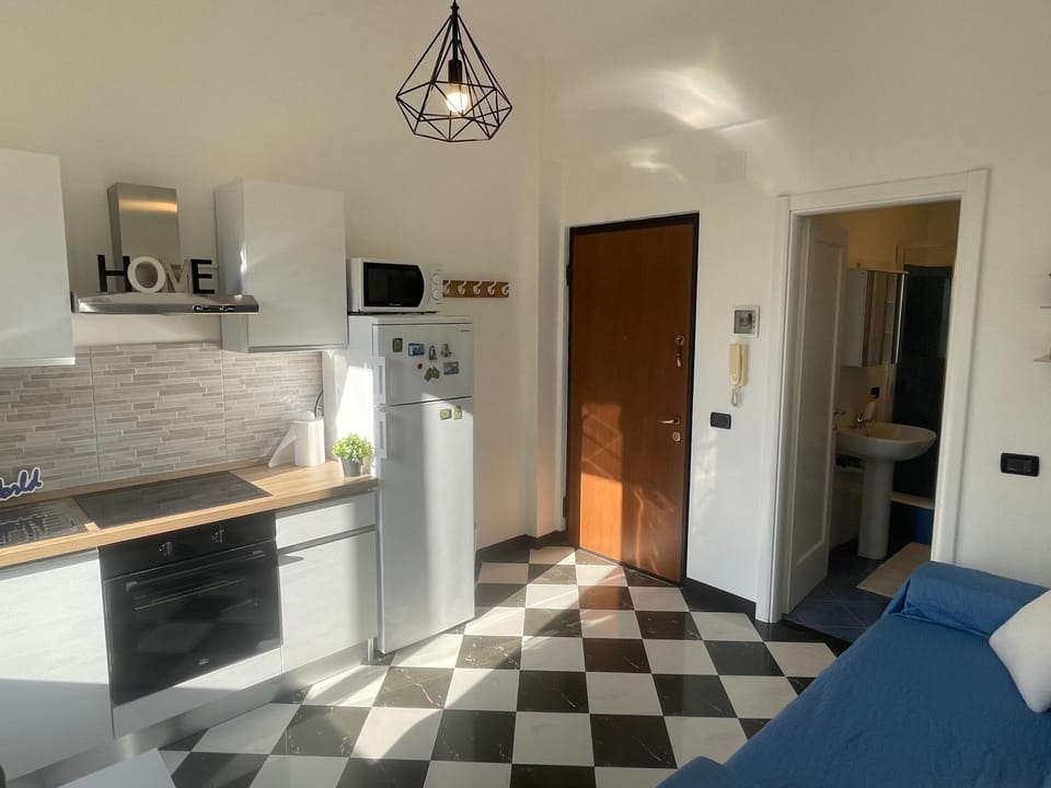 Kitchen or kitchenette, Photo of the whole room, oven, stove