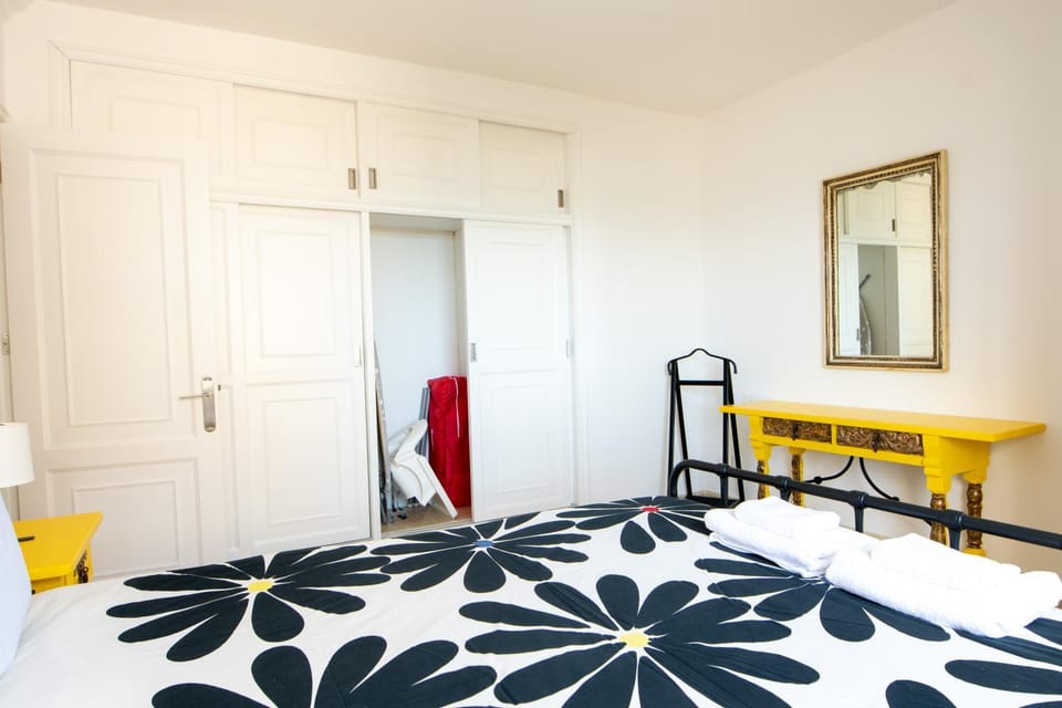 Bed, Bedroom, flat iron, wardrobe