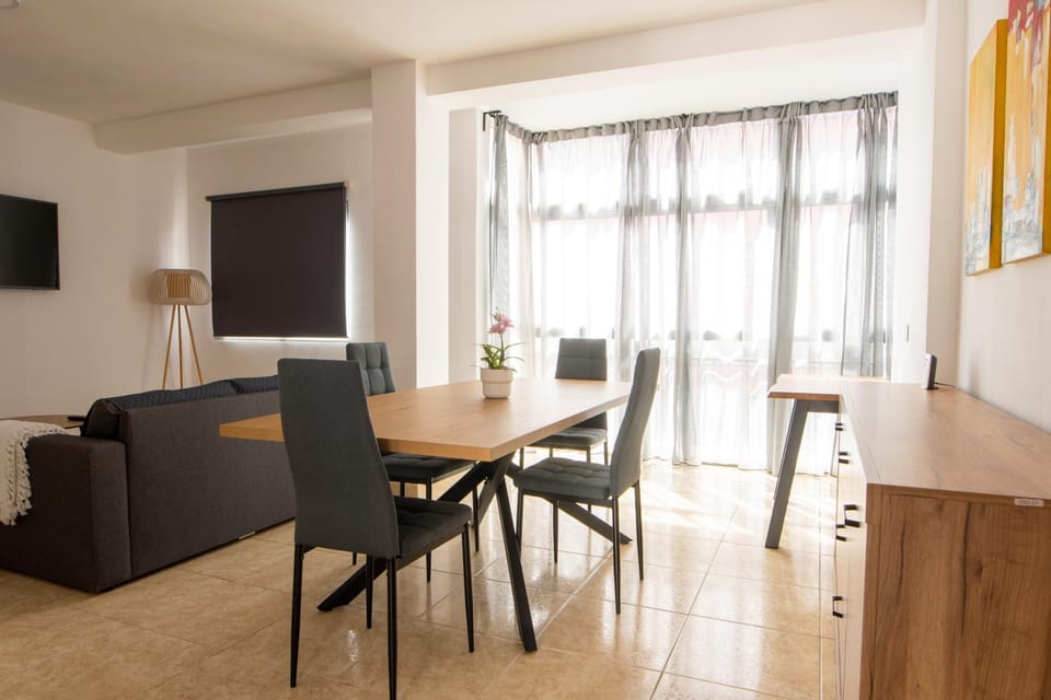 TV and multimedia, View (from property/room), Living room, Seating area, Dining area, Sea view