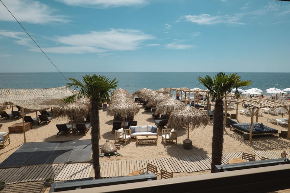 Nearby landmark, Day, Natural landscape, Beach, Evening entertainment, sunbed
