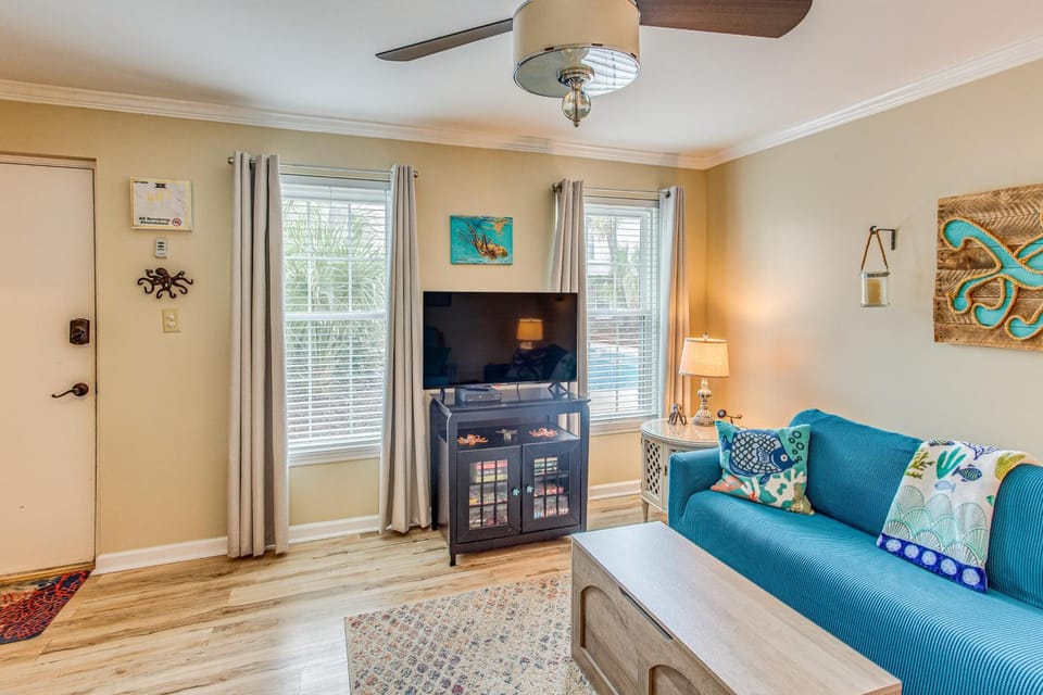 Pool Access, 4 Blocks to Ocean! N Myrtle Beach Gem Apartment in Atlantic Beach