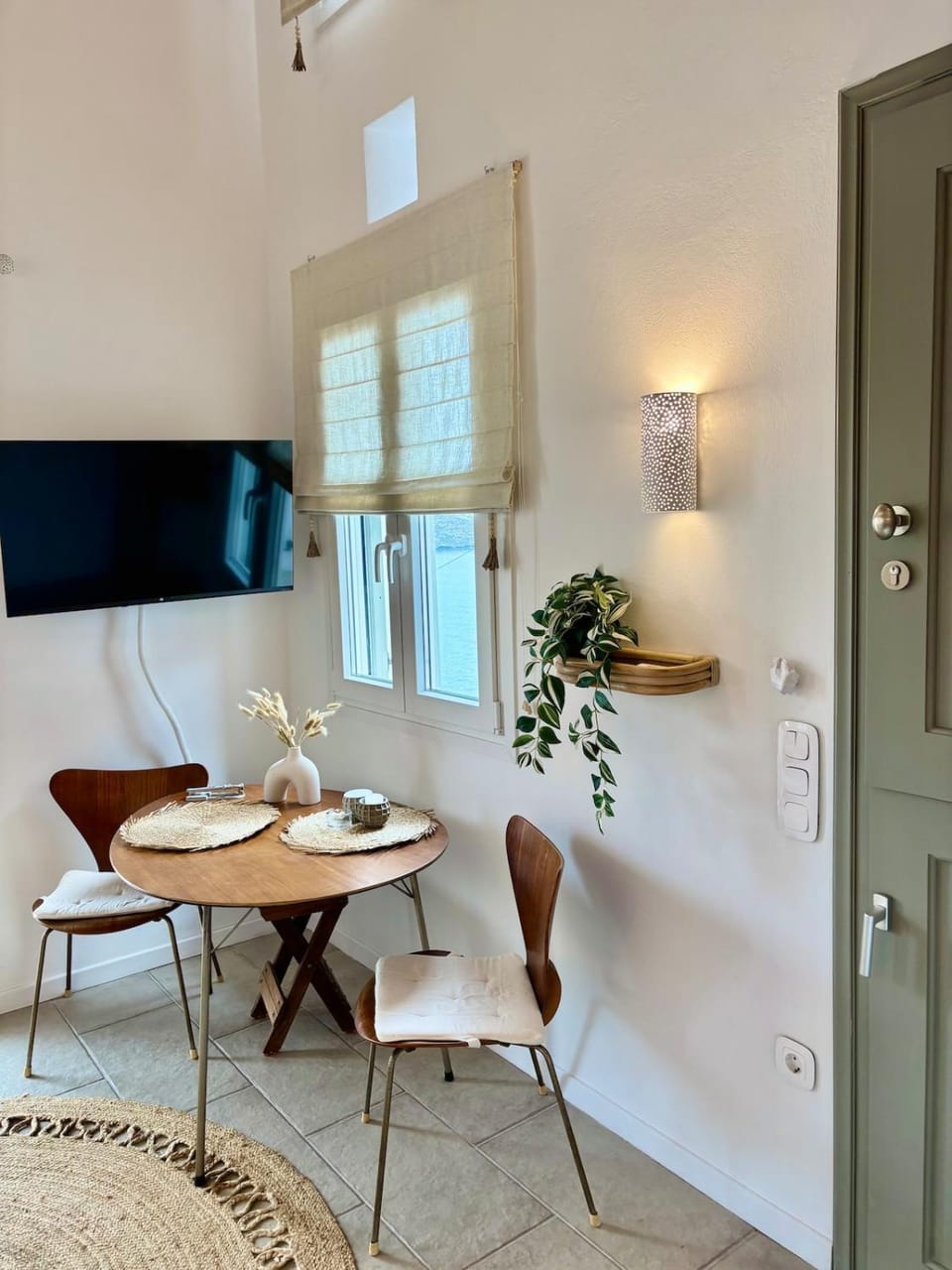 TV and multimedia, Dining area