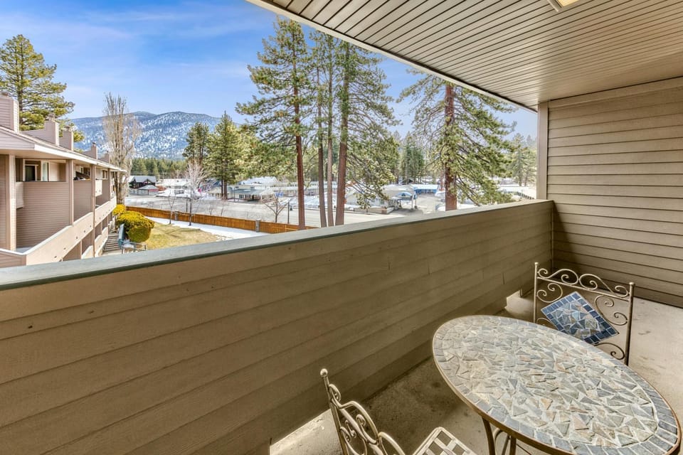 Lakeland Village #324 - Tahoe Studio +Loft Ski & Beach Apartment in South Lake Tahoe