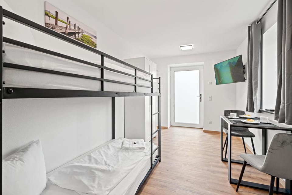 Bed, TV and multimedia, Photo of the whole room, Bedroom, bunk bed