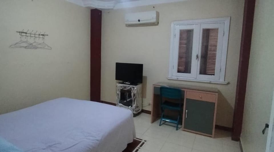 Bed, TV and multimedia, Bedroom, air conditioner